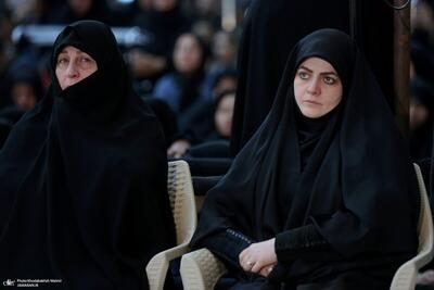 تصاویر خاص دختر امام خمینی و دختر پزشکیان در مراسم عزاداری در حرم امام (ره)