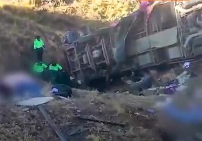 25 کشته و 17 زخمی بر اثر سقوط اتوبوس به دره در پرو - تسنیم