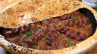 طرز تهیه یک کباب عربی ساده و خوشمزه در فر به روش آشپز مصری (فیلم)