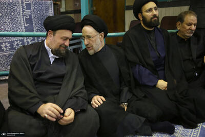 عکسی از سیدمحمد خاتمی و سیدحسن خمینی در یک مراسم /سیدعلی خمینی و اسحاق جهانگیری هم بودند