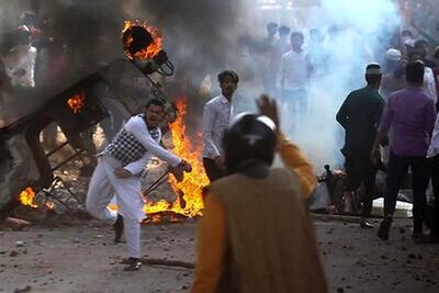 حمله هندو‌ها به مساجد و منازل مسلمانان در یکی از ایالت های هند با سلاح سرد!
