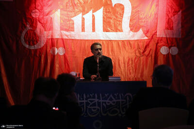 مداحی محمدحسین پویانفر در مراسمی با حضور سیدمحمد خاتمی  + عکس