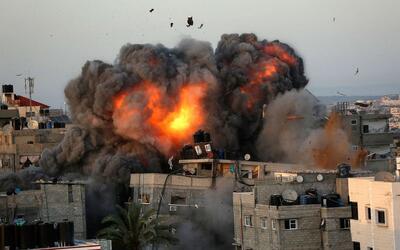 ویدئویی دیگر از اثرات حمله هوایی منتسب به اسرائیل به بندر حدیده یمن (فیلم)