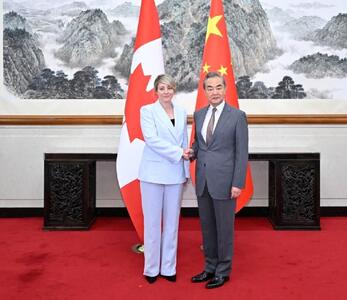چین عقب نشینی کرد/ درخواست عادی سازی روابط از کانادا