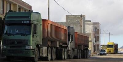 پلیس راهور همدان کامیون های پارک شده در مناطق مسکونی را جریمه می‌کند