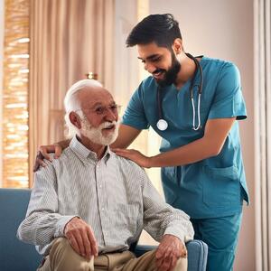 پرستار سالمند: راهنمای انتخاب شرکت پرستاری سالمند