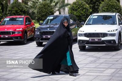 (تصاویر) رونمایی از خودروی «ری‌را» در حاشیه جلسه هیات دولت