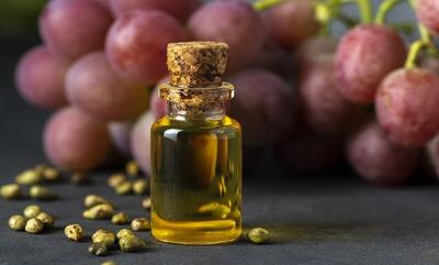 آیا روغن دانه انگور برای رشد مو مفید است؟