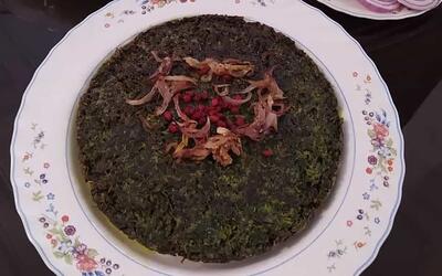 ناهار کوکو سبزی با زرشک درست کن، محشر میشه | طرز تهیه کوکو سبزی با زرشک و گردو به روش سرآشپز