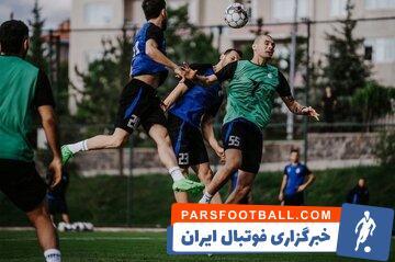 عکس | یک مهمان ویژه در بازی تدارکاتی استقلال - پارس فوتبال | خبرگزاری فوتبال ایران | ParsFootball