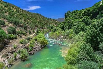 همنوایی ریل و رود در طبیعت بکر بخش پاپی لرستان/ رودخانه سزار در حد فاصل لر بزرگ و کوچک قرار دارد+فیلم