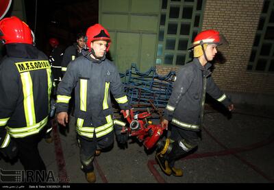 آتش‌نشان مشهدی در عملیات نجات ۶ شهروند مصدوم شد