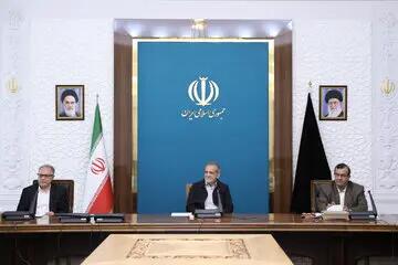 نگرانی ارگان مطبوعاتی نزدیک به سپاه از تایید وزرای پیشنهادی پزشکیان توسط آیت الله خامنه ای/دأب رهبری مداخله در امور اجرایی نیست