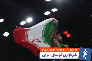 عکس | طلای خوشرنگ بر گردن پسر کشتی‌گیر ایران - پارس فوتبال | خبرگزاری فوتبال ایران | ParsFootball