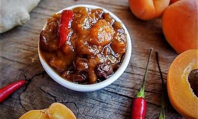 طرز تهیه ترشی زردآلو با رب انار؛ با طعمی منحصر به فرد