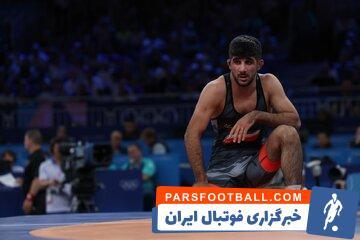 عکس | قاب یادگاری قهرمان با طلا و ایفل - پارس فوتبال | خبرگزاری فوتبال ایران | ParsFootball