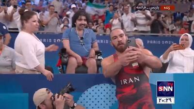 سلفی امیرحسین زارع با هوادار معلول خود؛ ژست و فیگور خاصی که زارع گرفت + ویدئو