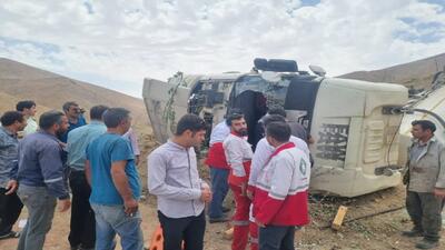 سقوط تریلی به دره در محور آوج به همدان