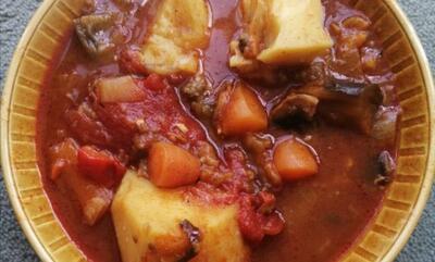 طرز تهیه خورش گردو و آلو (یک ناهار مجلسی و خوشمزه)