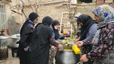 پخت و توزیع ۱۰۰ کیلو آش نذری بلغور در روستای نظامیه بخش رخ