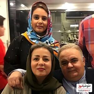 عکس/ تصویری از اکبر عبدی در کنار همسر جوان و دخترش | اقتصاد24