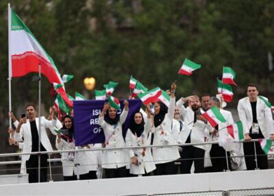 ماجرای لباس پرحاشیه کاروان ورزش ایران در رژه المپیک ۲۰۲۴ پاریس/ تصمیمات خسروی‌وفا در پشت پرده!