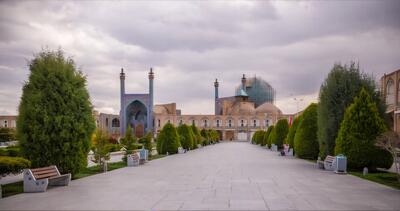 رعد و برق در برخی مناطق استان اصفهان به همراه  کاهش دما