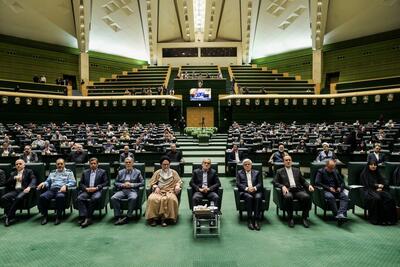 پزشکیان: خودتان می دانید، عراقچی، خطیب، مومنی، کاظمی، سیمایی صراف و نصیرزاده را بدون هماهنگی معرفی نکردیم، چه با بالا چه با پایین!