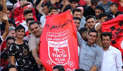 تاخیر در آغاز دیدار تراکتور و پرسپولیس/ حضور ۹۰ هزار تماشاگر به جای ۴۹ هزار نفر/ ویدئو