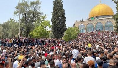 حضور ۵۰ هزار نمازگزار فلسطینی در مسجدالاقصی