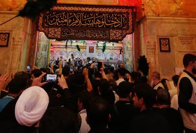 عزاداری باشکوه حسینی در شب زیارتی امام حسین (ع)در کربلا