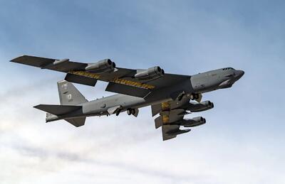 چرا بمب افکن B-۵۲ Stratofortress به هشت موتور نیاز دارد؟