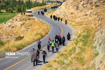 پیاده‌روی زائران شهرستان چناران به مناسبت سالروز شهادت امام رضا ( ع )