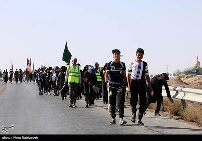 خدمت‌رسانی 50تیم واکنش سریع به زائران پیاده امام رضا(ع) - تسنیم