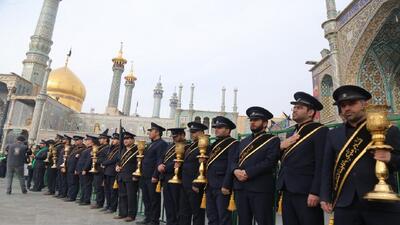 برپایی دسته عزای خادمان حرم بانوی کرامت در سوگ امام رضا (ع)