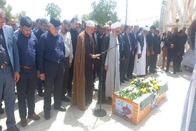 پیکر محمد علی بهمنی در تالار شهید آوینی بندرعباس آرام گرفت - عصر خبر