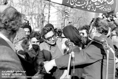 نظر جبهه ملی درباره‌ی روحانیون، پنج ماه پیش از پیروزی انقلاب/ سنجابی از رابطه عالی سخن گفت