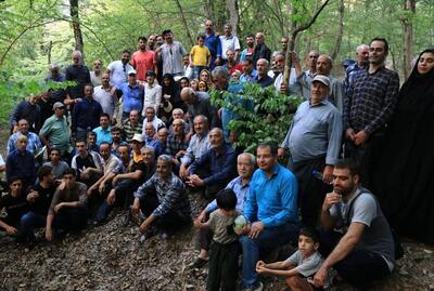 پژوهشگر بین المللی آب و خاک به همراه گردشگران اصفهانی در النگدره گرگان