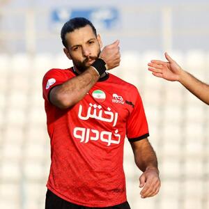 عباس زاده با جنجال به مقر پرسپولیس برگشت