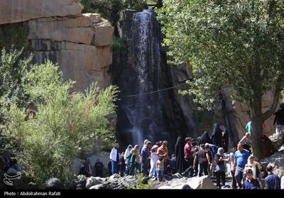 (تصاویر) حضور مسافران در آخرین روزهای تابستان در همدان