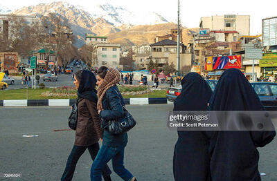 قاب تاریخ| لاله و لادن بیژنی، مدرسه آلمانی‌ها در قلهک، تهران دهه 80، پروین سلیمانی در مراسم تشییع مهری مهرنیا