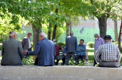 علی نیکزاد: دولت افزایش ۴۰ درصدی حقوق بانشستگان را جدی بگیرد