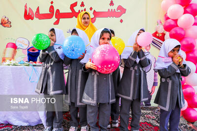 کلاس اولی‌های گلستان با جشن شکوفه‌ها راهی کلاس درس شدند