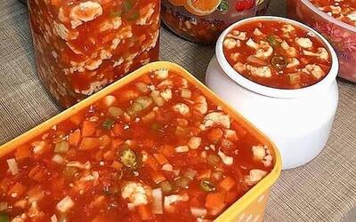 طرز تهیه ترشی گل کلم با آب گوجه