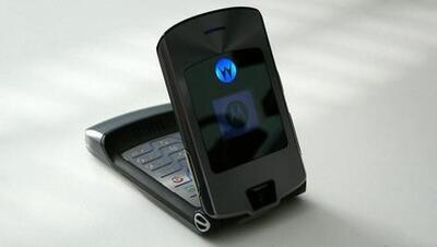 عکس/ موتورولا RAZR V۳؛ متفاوت‌ترین موبایل زمان خود