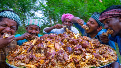 (ویدئو) پخت چلو گوشت گوسفندی پاکستانی توسط پدر و پسران روستایی در هند