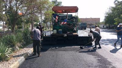 اجرای آسفالت معابر محله قدیمی سرآسیاب فرسنگی کرمان