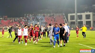 اعتراض کیانوش رحمتی به داور پس از پایان بازی - پارس فوتبال | خبرگزاری فوتبال ایران | ParsFootball