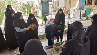 تجدید میثاق جمعی از بانوان سیستان و بلوچستان با آرمان‌های شهدا به مناسبت هفته دفاع مقدس