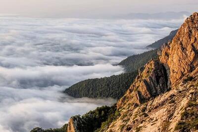 نمایی از اُپرت بهشتی بالاتر از ابرها، مرز بین دو استان سمنان و مازندران - سبک ایده آل